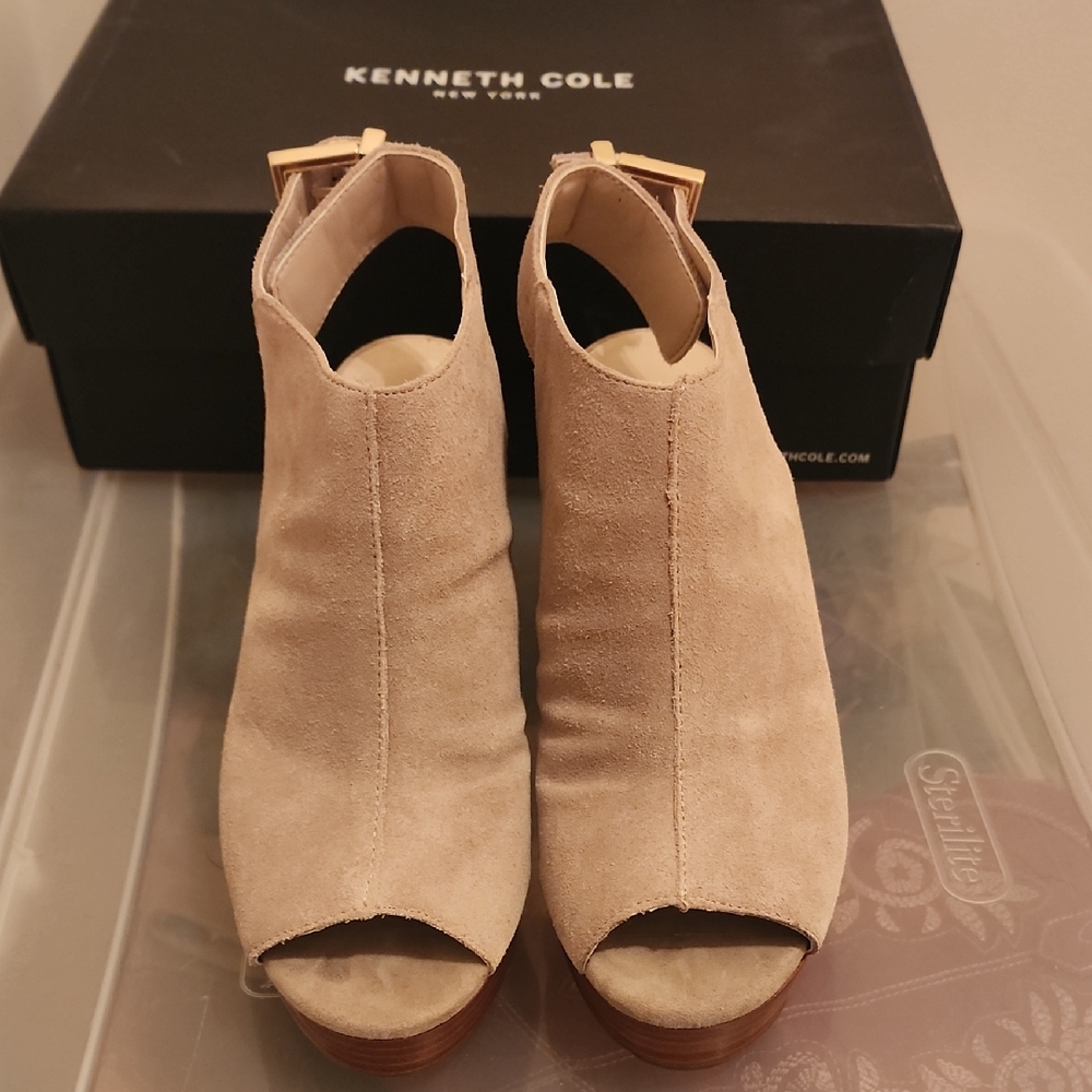 Kenneth Cole Women's Beige Peep Toe Heels
